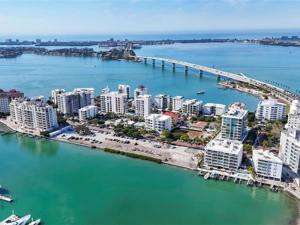 226 GOLDEN GATE POINT, Unit 32, SARASOTA, FL 34236