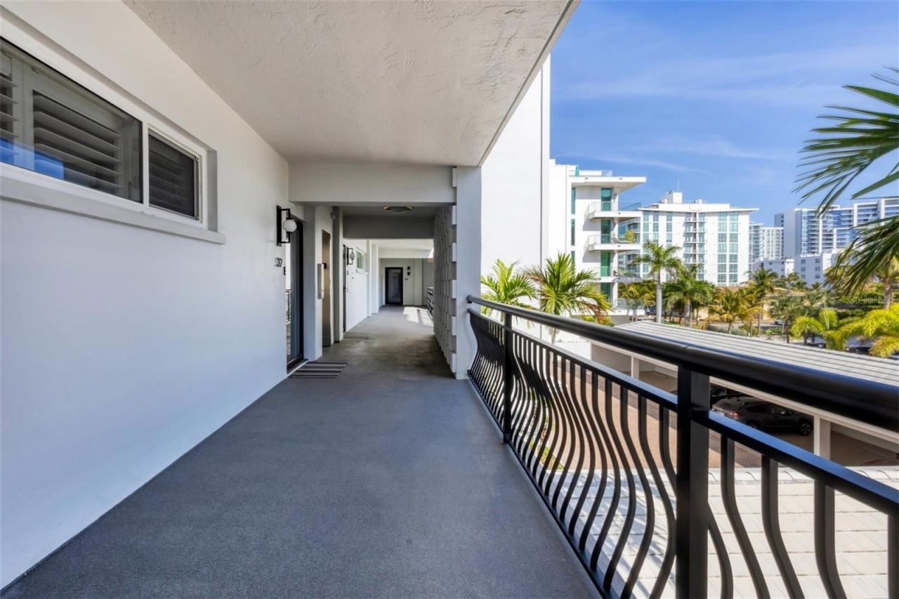 226 Golden Gate Point, Unit 32, Sarasota, FL 34236 Photo