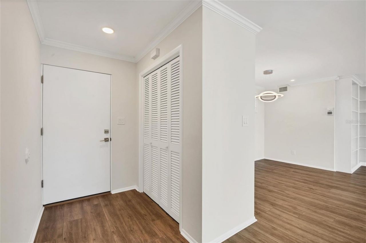 226 Golden Gate Point, Unit 32, Sarasota, FL 34236 Photo