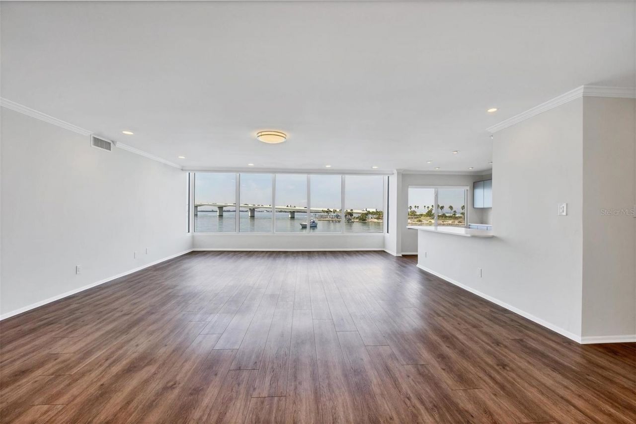 226 Golden Gate Point, Unit 32, Sarasota, FL 34236 Photo