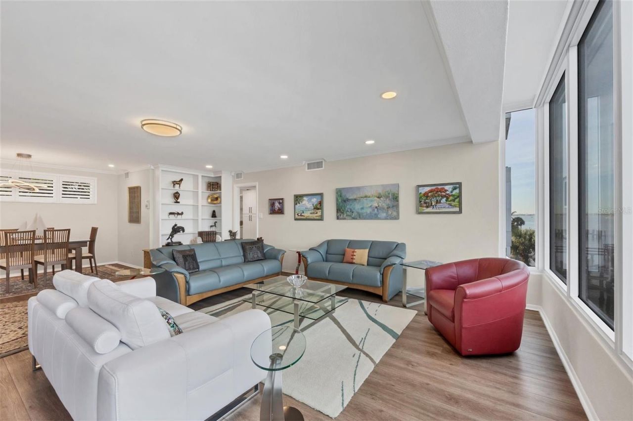 226 Golden Gate Point, Unit 32, Sarasota, FL 34236 Photo