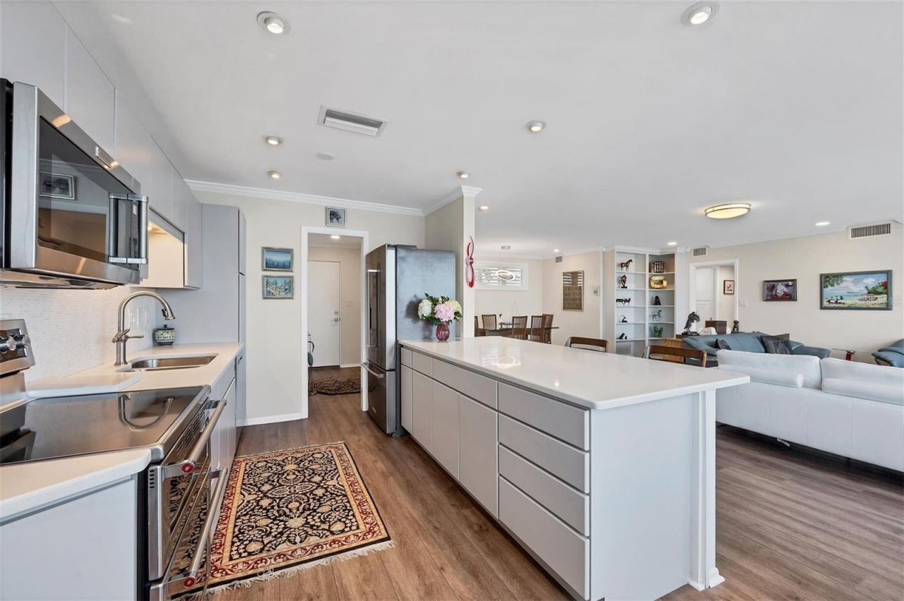 226 Golden Gate Point, Unit 32, Sarasota, FL 34236 Photo