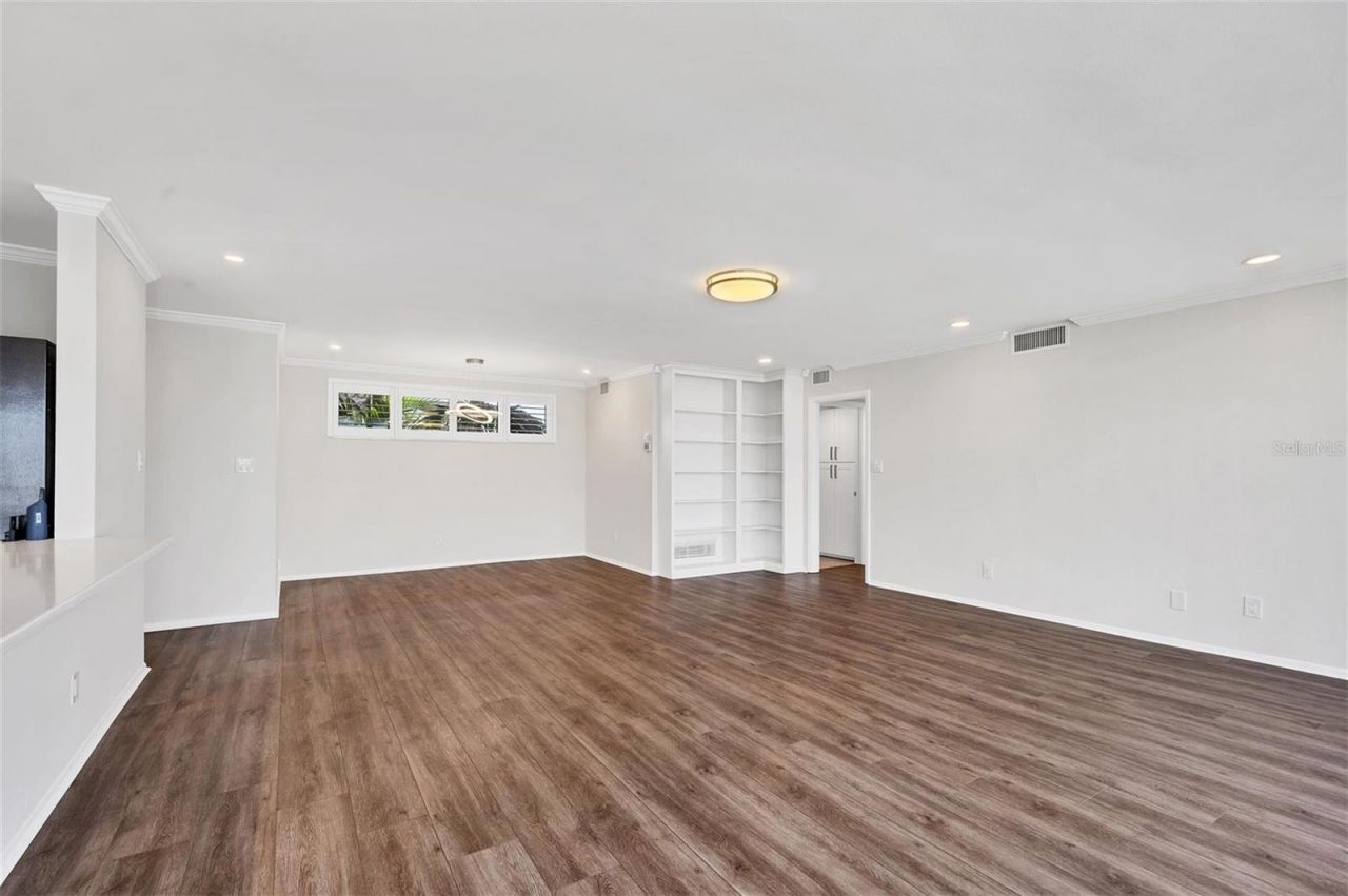 226 Golden Gate Point, Unit 32, Sarasota, FL 34236 Photo