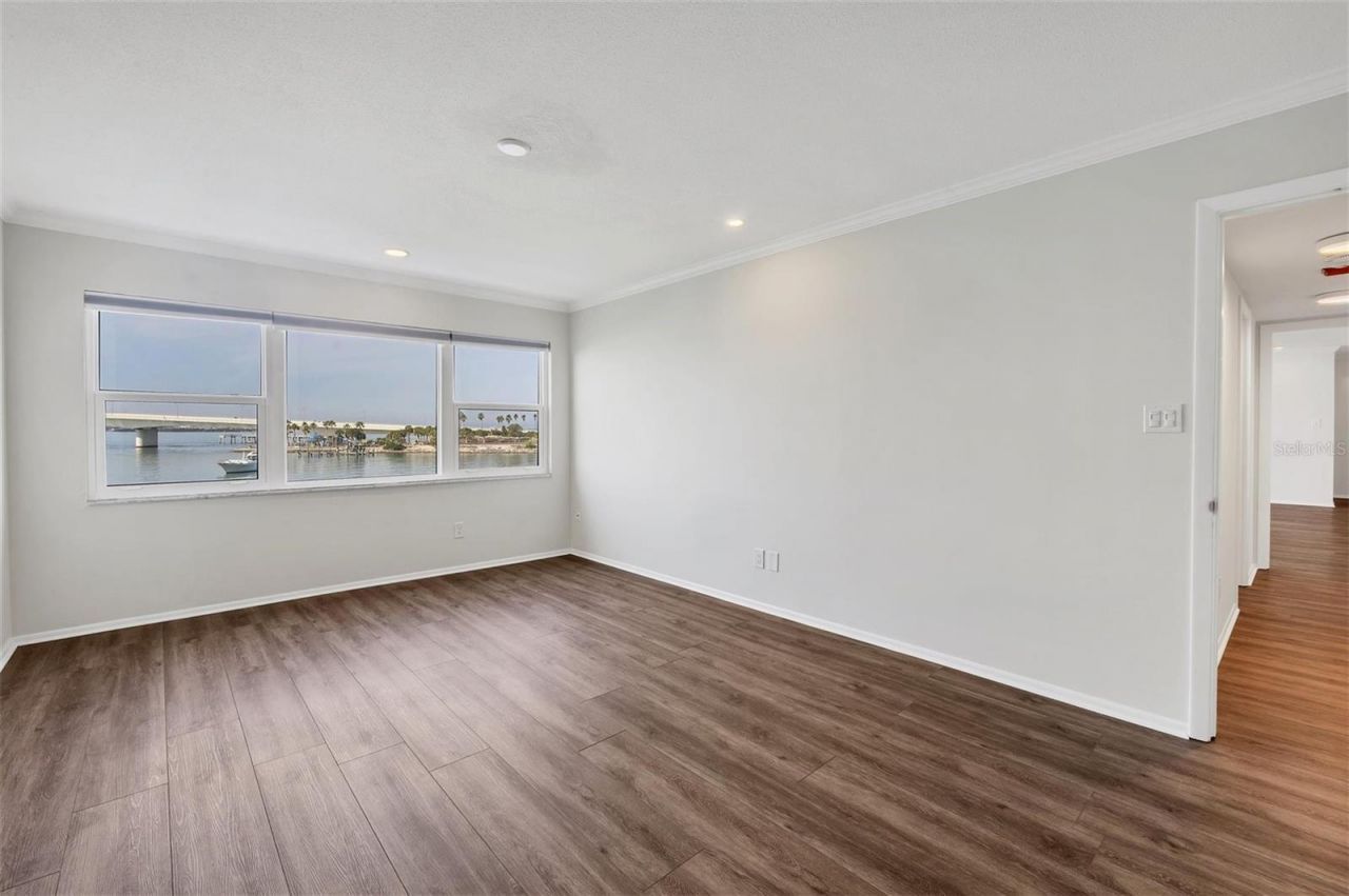 226 Golden Gate Point, Unit 32, Sarasota, FL 34236 Photo