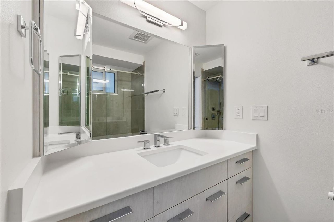 226 Golden Gate Point, Unit 32, Sarasota, FL 34236 Photo