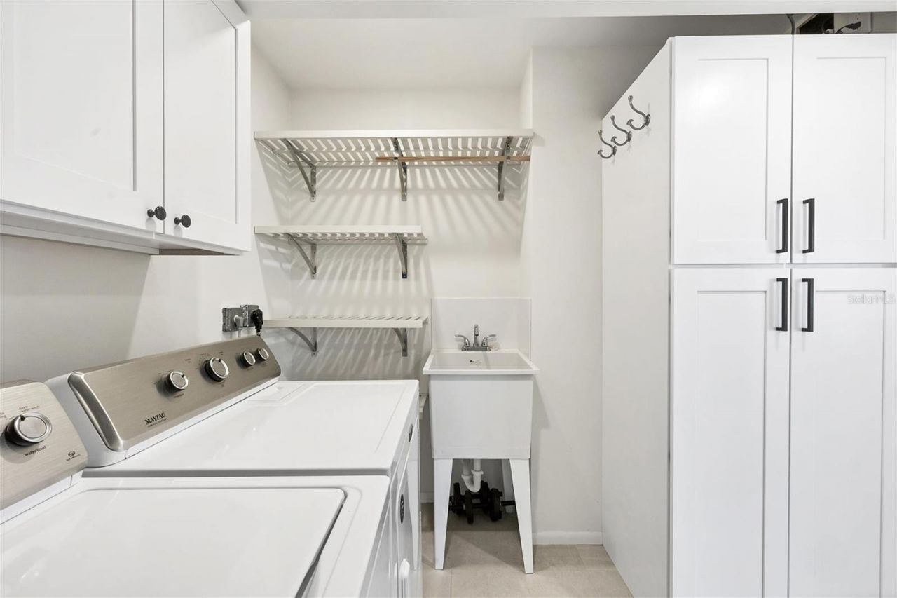 226 Golden Gate Point, Unit 32, Sarasota, FL 34236 Photo