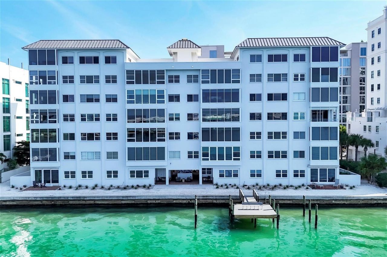 226 Golden Gate Point, Unit 32, Sarasota, FL 34236 Photo