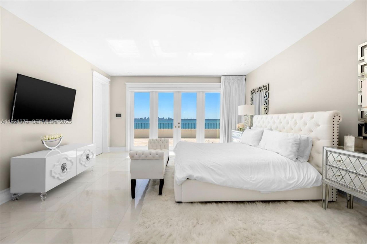 1460 S Treasure Dr, North Bay Village, FL 33141 Photo