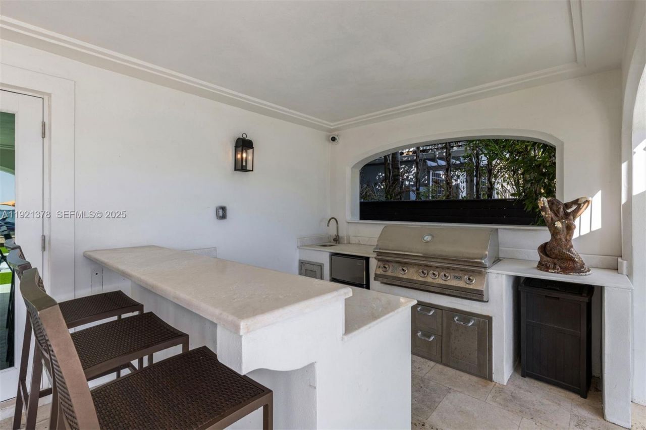 1460 S Treasure Dr, North Bay Village, FL 33141 Photo