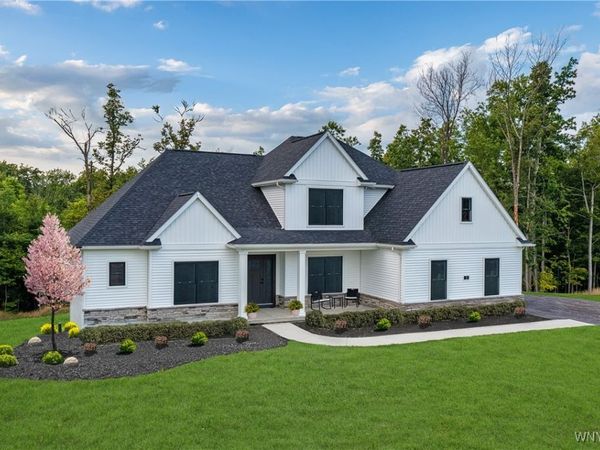 7 Kestrel Court, Orchard Park, NY 14127