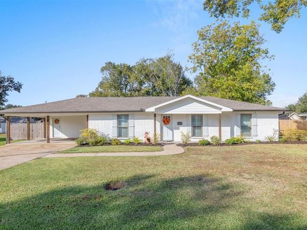 6512 Sunmeadow Lane, Lake Charles, LA 70605