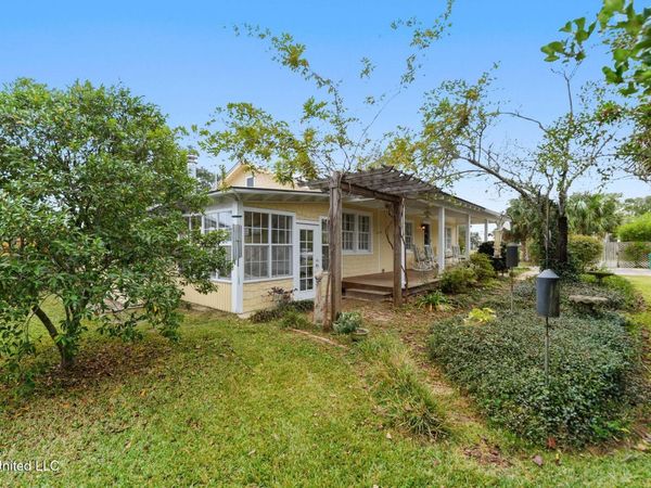 321 State Street, Bay Saint Louis, MS 39520