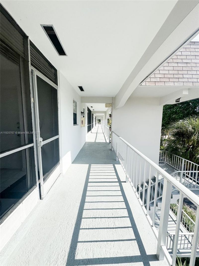 501 Blue Heron Dr, Unit 313-A, Hallandale Beach, FL 33009 Photo