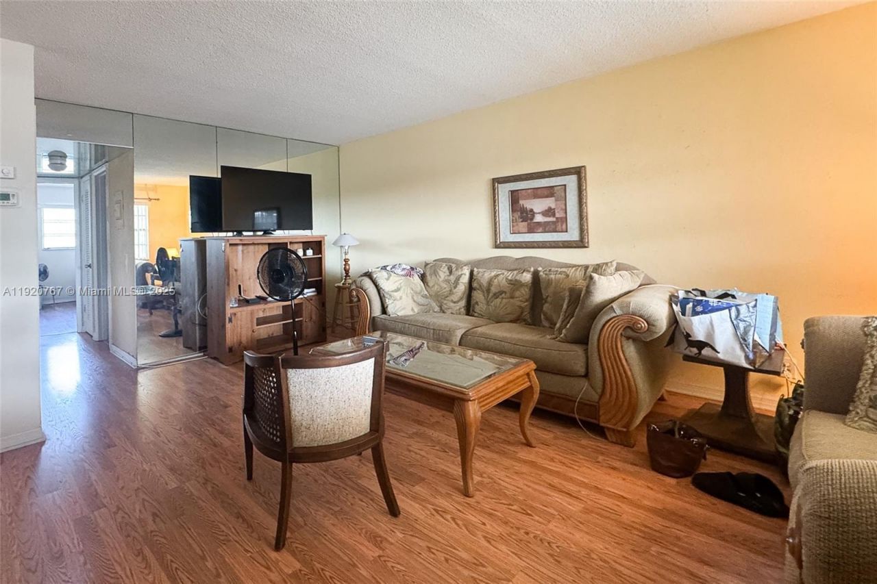 501 Blue Heron Dr, Unit 313-A, Hallandale Beach, FL 33009 Photo