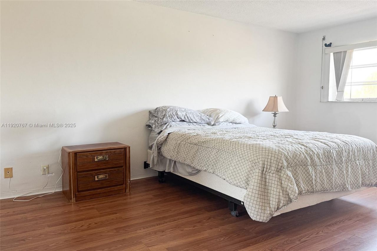 501 Blue Heron Dr, Unit 313-A, Hallandale Beach, FL 33009 Photo