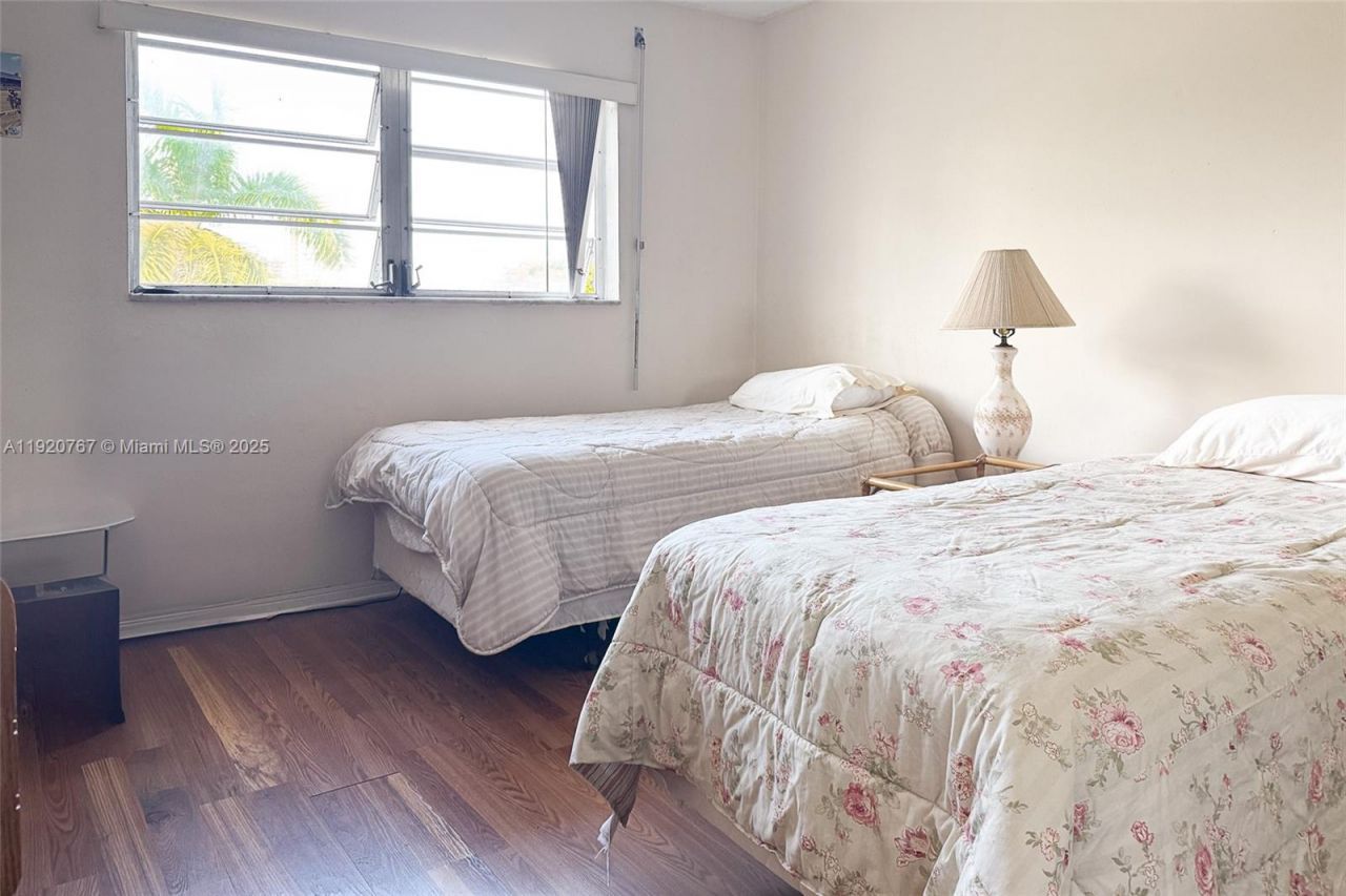 501 Blue Heron Dr, Unit 313-A, Hallandale Beach, FL 33009 Photo