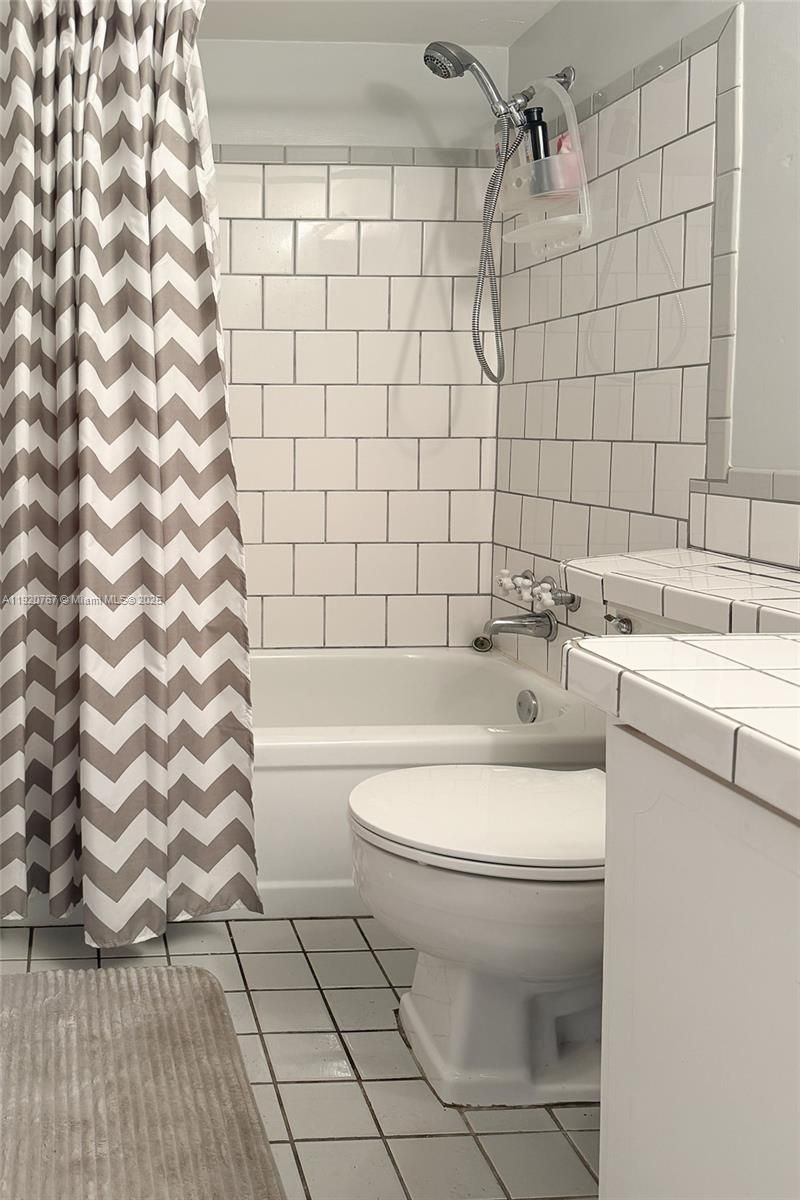 501 Blue Heron Dr, Unit 313-A, Hallandale Beach, FL 33009 Photo