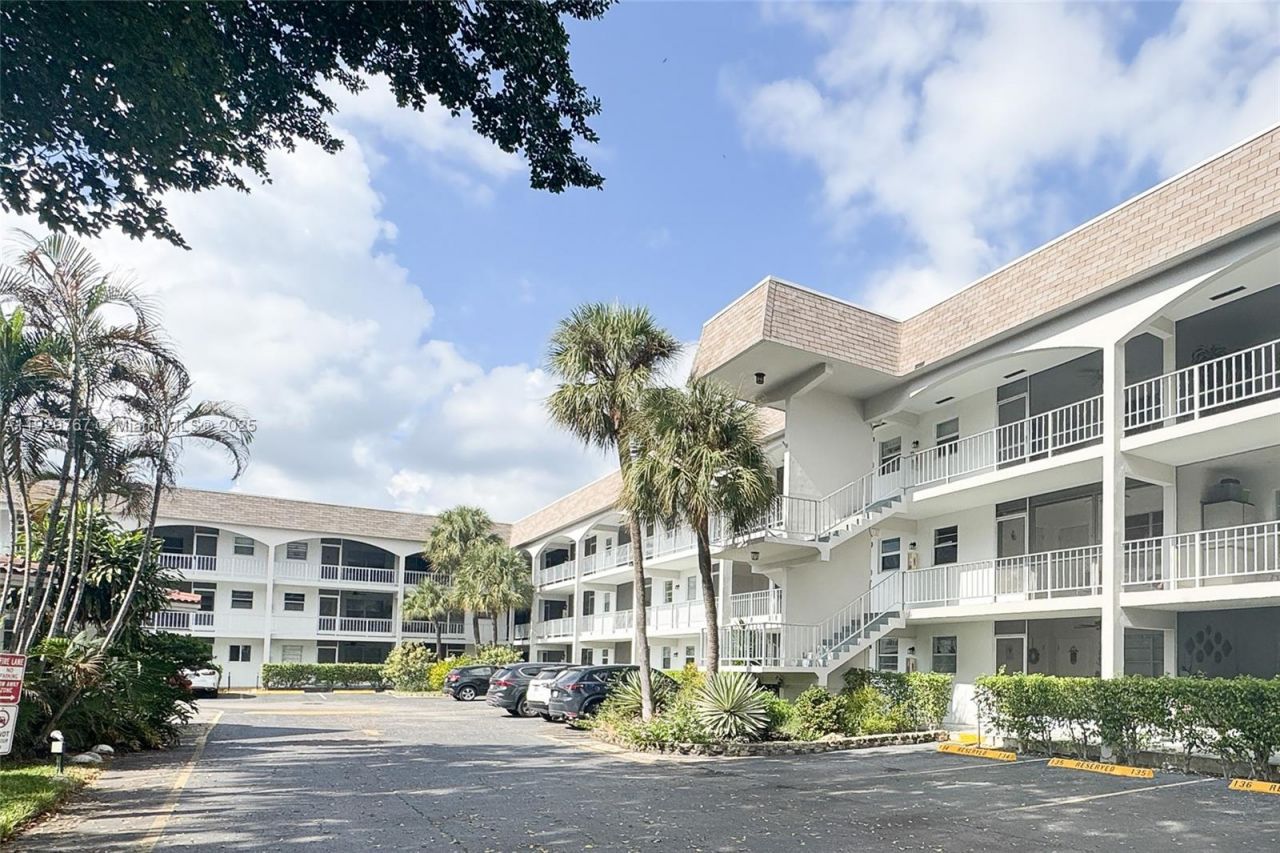 501 Blue Heron Dr, Unit 313-A, Hallandale Beach, FL 33009 Photo