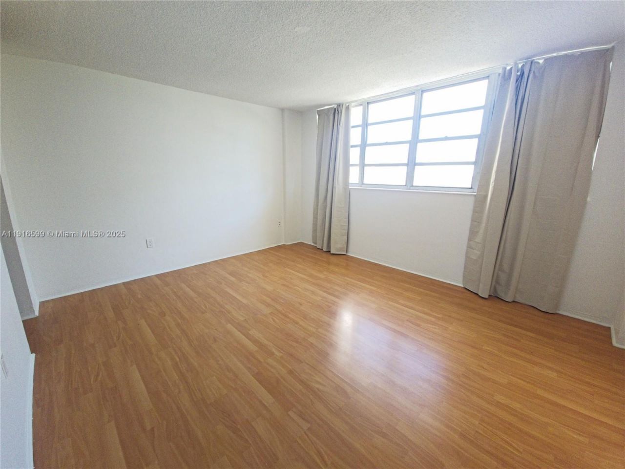 800 West Ave, Unit 528, Miami Beach, FL 33139 Photo