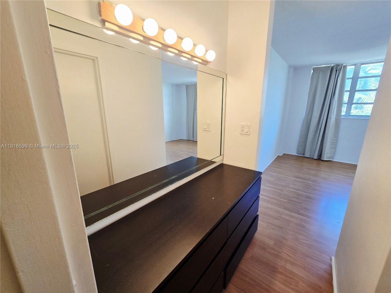 800 West Ave, Unit 528, Miami Beach, FL 33139 Photo