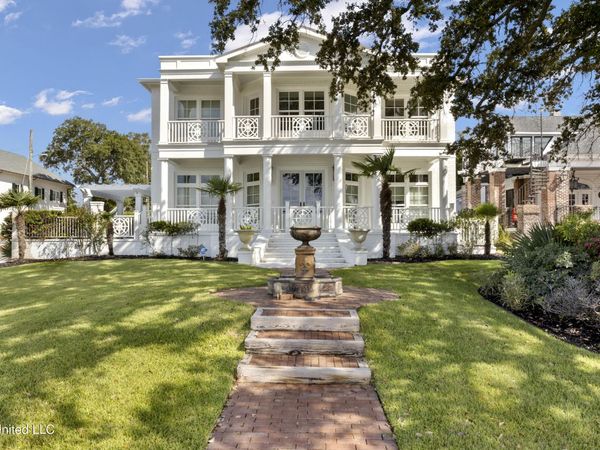 1016 Beach Boulevard, Biloxi, MS 39530