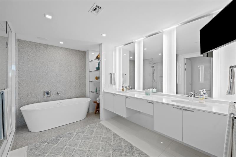 435 Bayshore, Unit 503, Fort Lauderdale, FL 33304 Photo