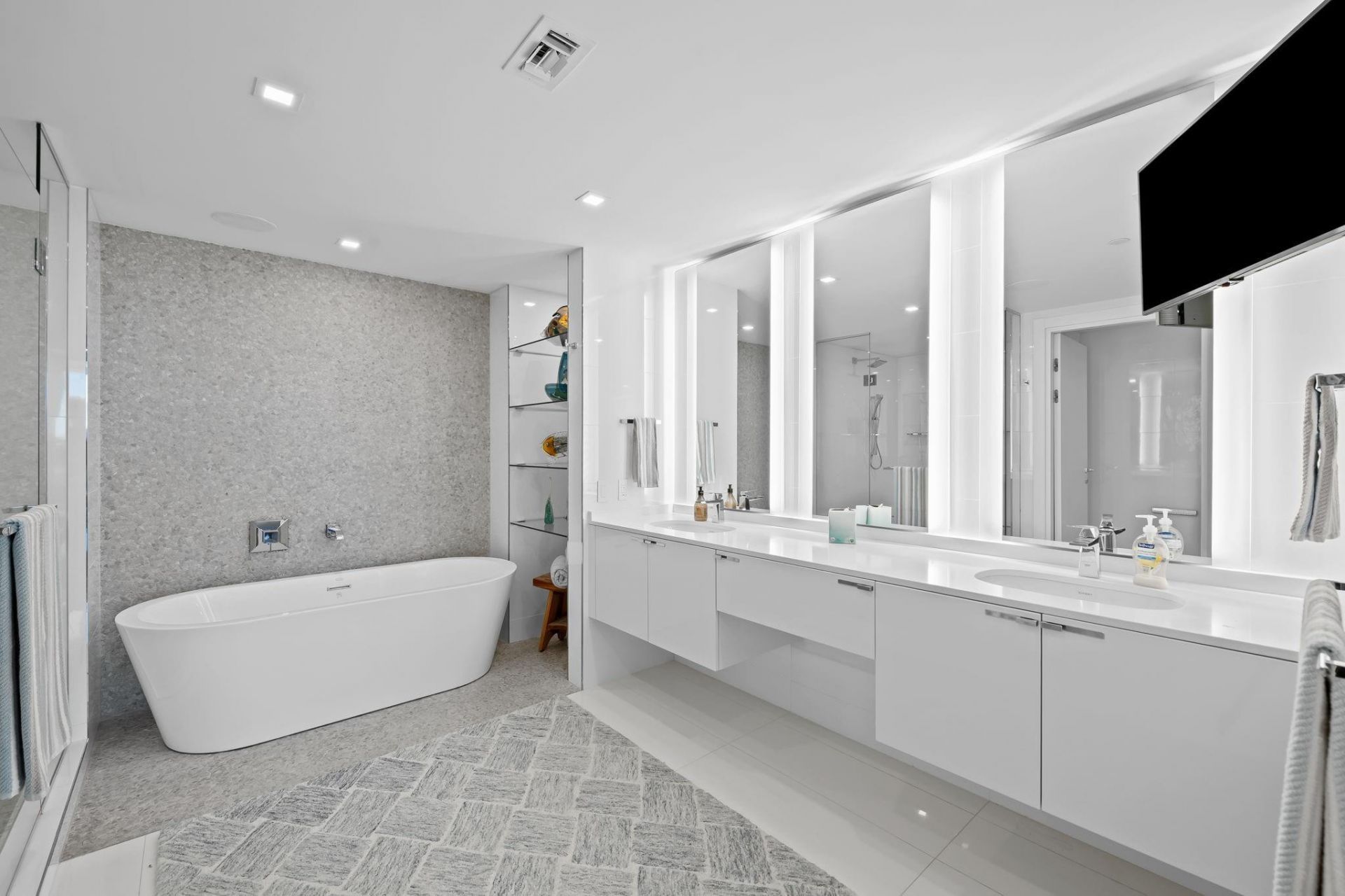 435 Bayshore, Unit 503, Fort Lauderdale, FL 33304 Photo