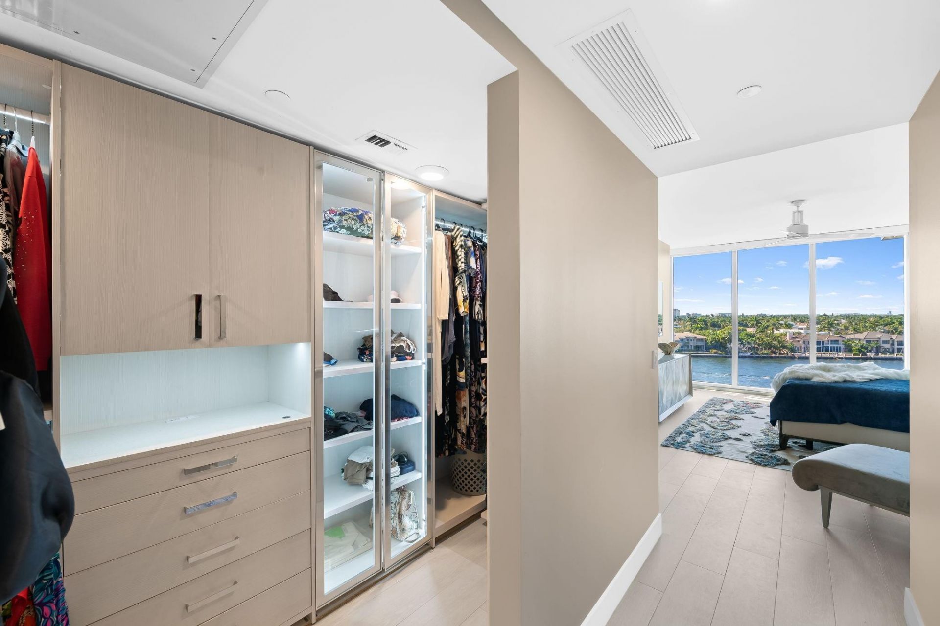 435 Bayshore, Unit 503, Fort Lauderdale, FL 33304 Photo