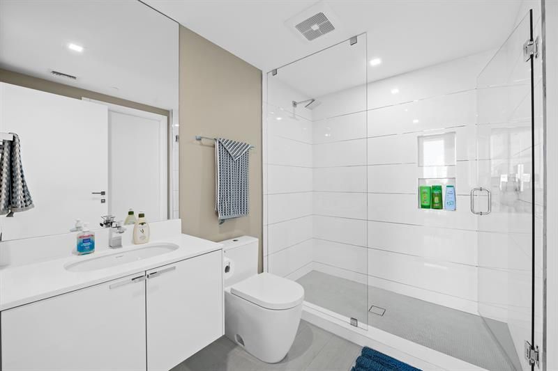 435 Bayshore, Unit 503, Fort Lauderdale, FL 33304 Photo