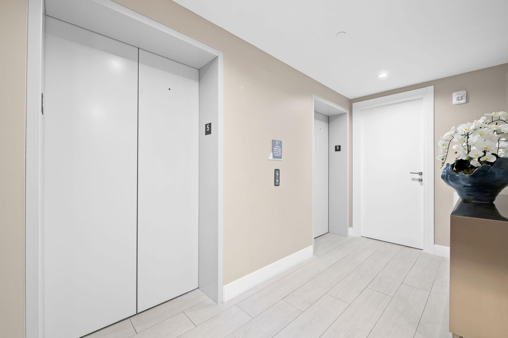 435 Bayshore, Unit 503, Fort Lauderdale, FL 33304 Photo