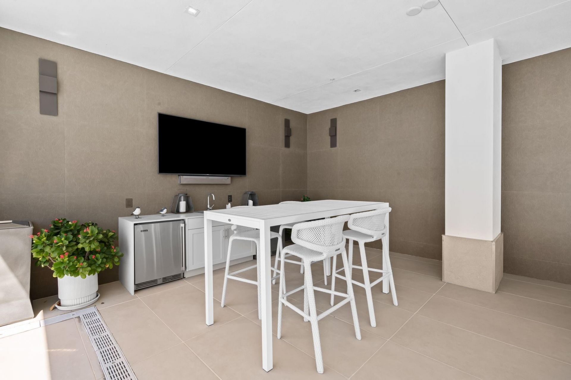 435 Bayshore, Unit 503, Fort Lauderdale, FL 33304 Photo