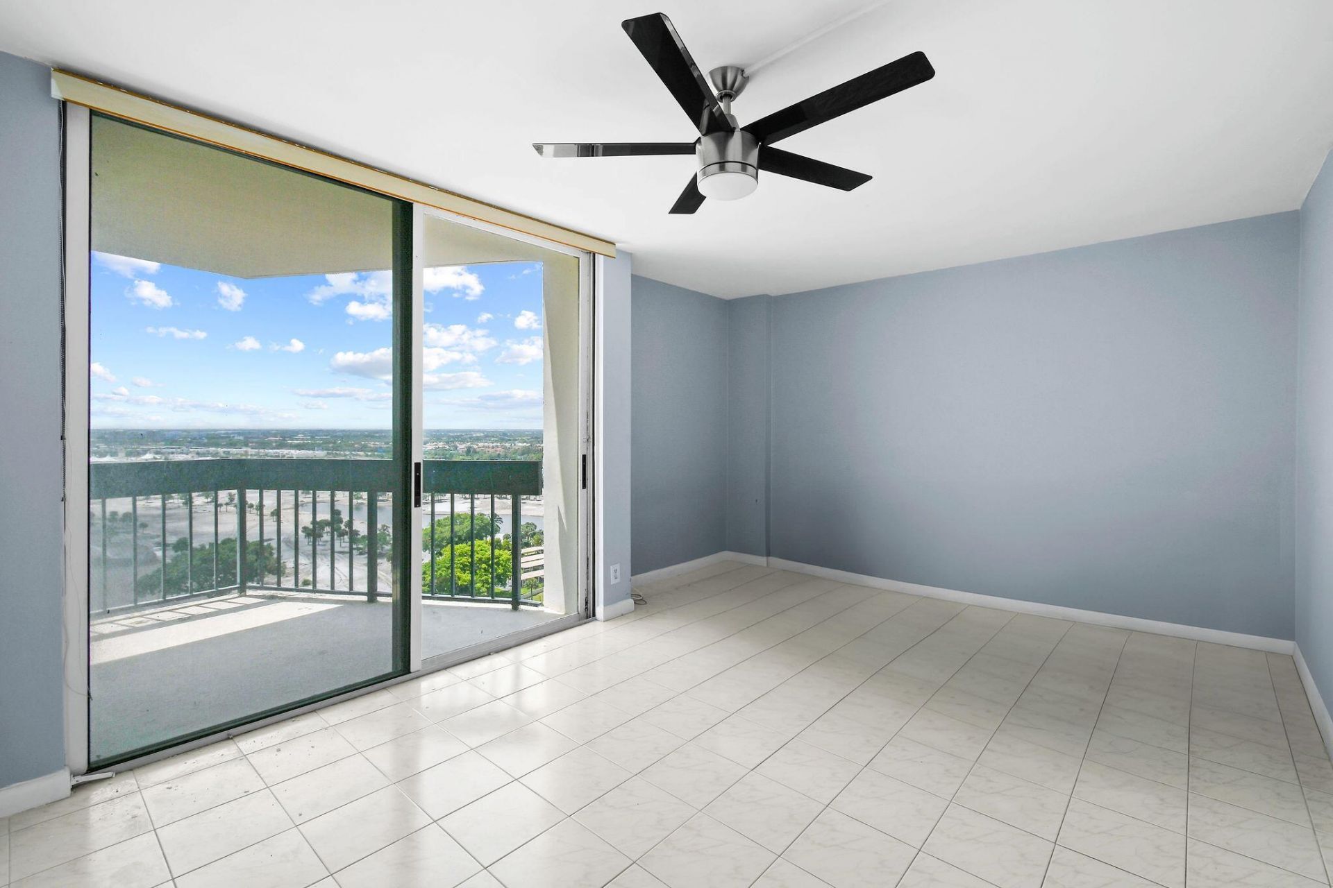 2400 Presidential Way, Unit 2006, West Palm Beach, FL 33401 Photo