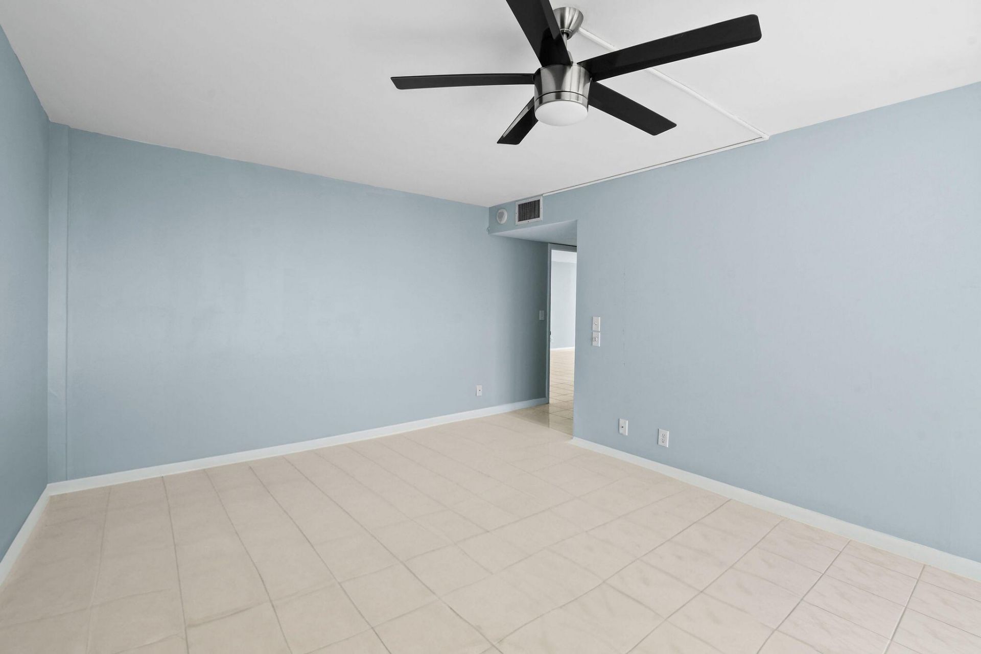 2400 Presidential Way, Unit 2006, West Palm Beach, FL 33401 Photo