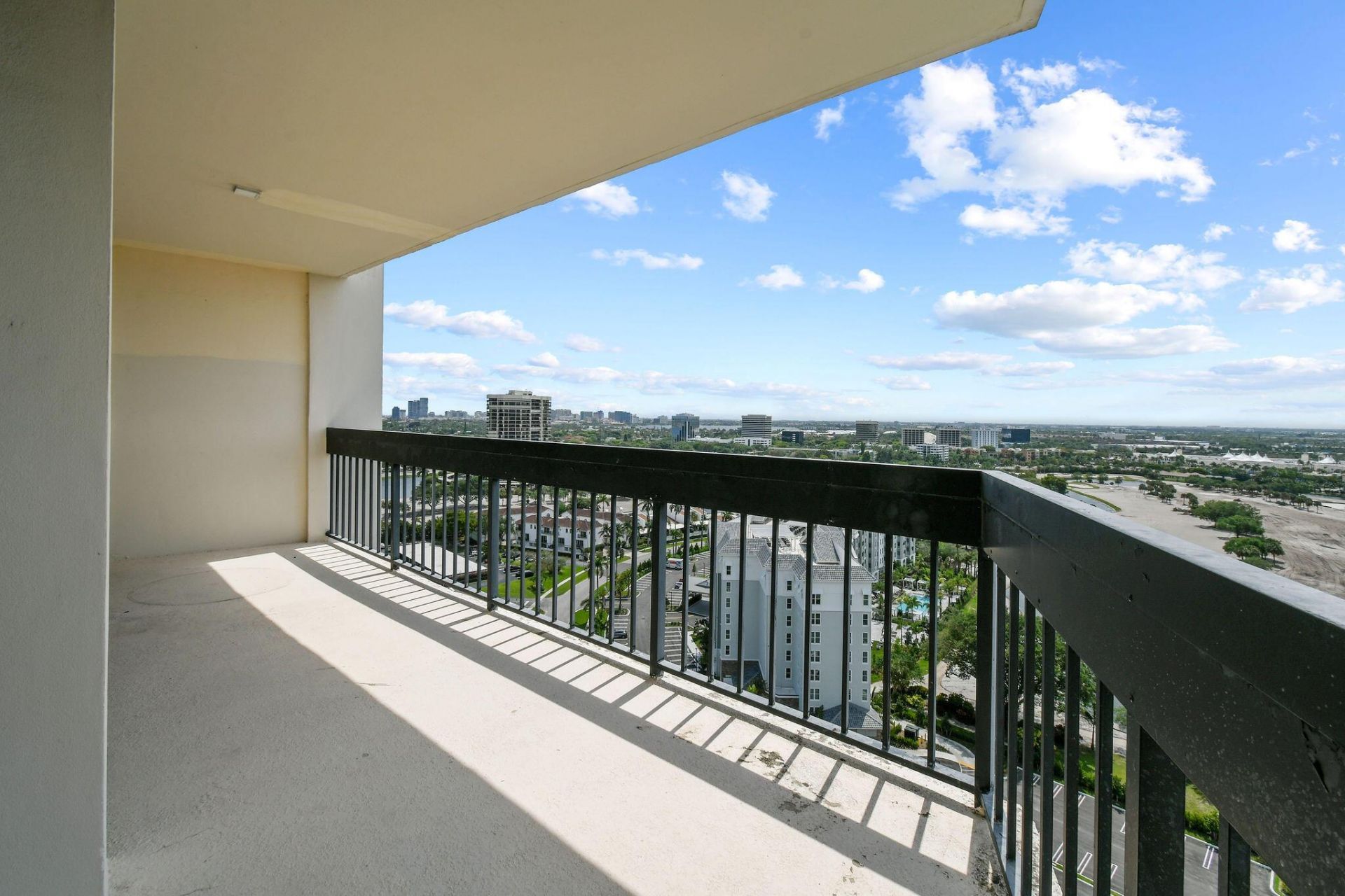 2400 Presidential Way, Unit 2006, West Palm Beach, FL 33401 Photo