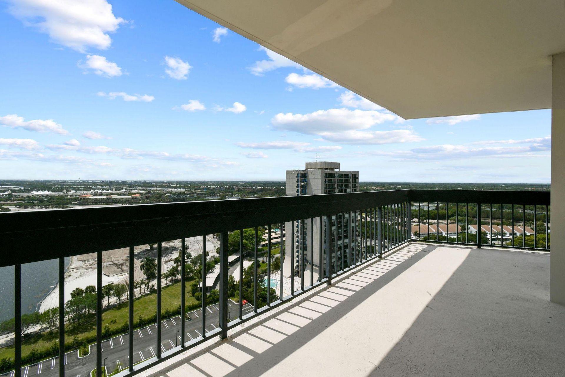 2400 Presidential Way, Unit 2006, West Palm Beach, FL 33401 Photo