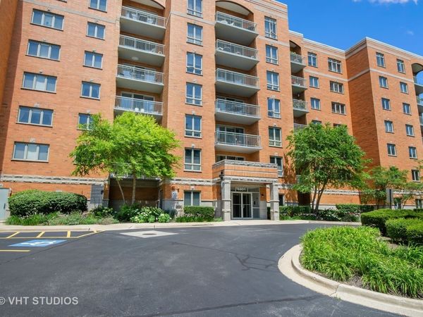 6801 N Milwaukee Avenue, Unit 202, Niles, IL 60714
