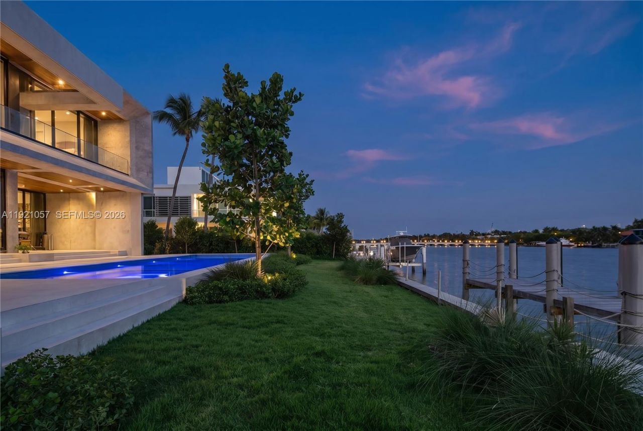 360 S Hibiscus Drive, Miami Beach, FL 33139 Photo
