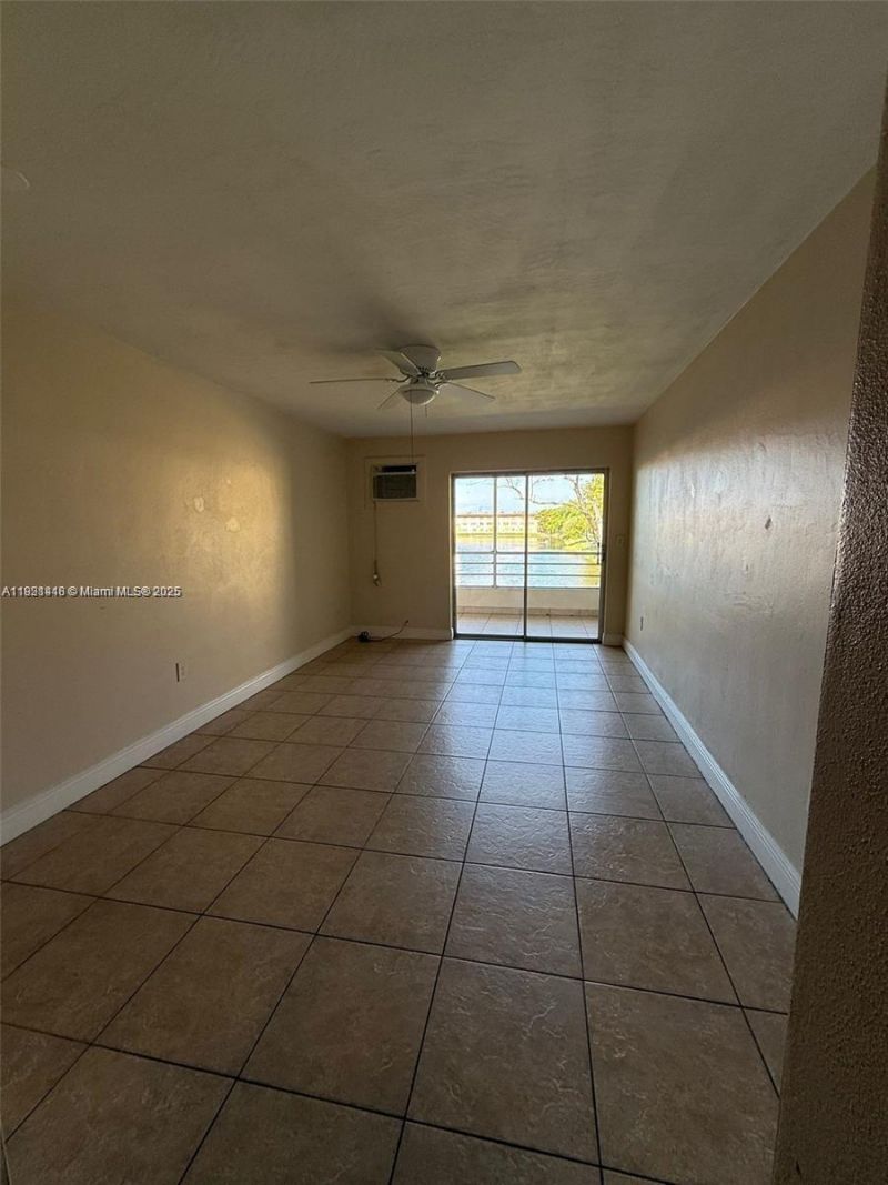 18707 NE 2nd Ave, Unit 918, Miami, FL 33179 Photo