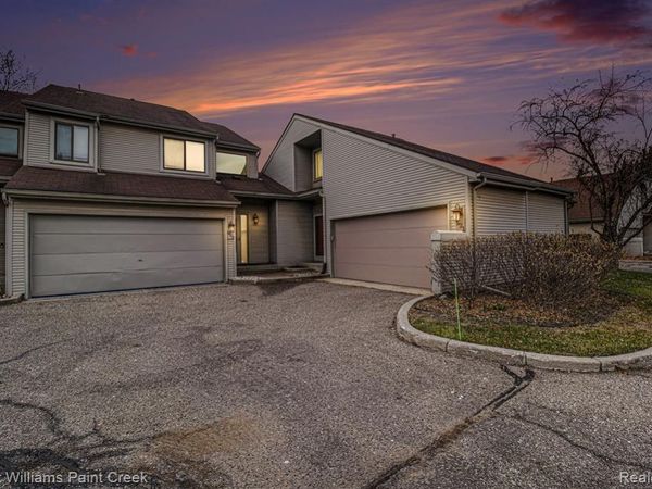 521 Oxford Court, Rochester Hills, MI 48307