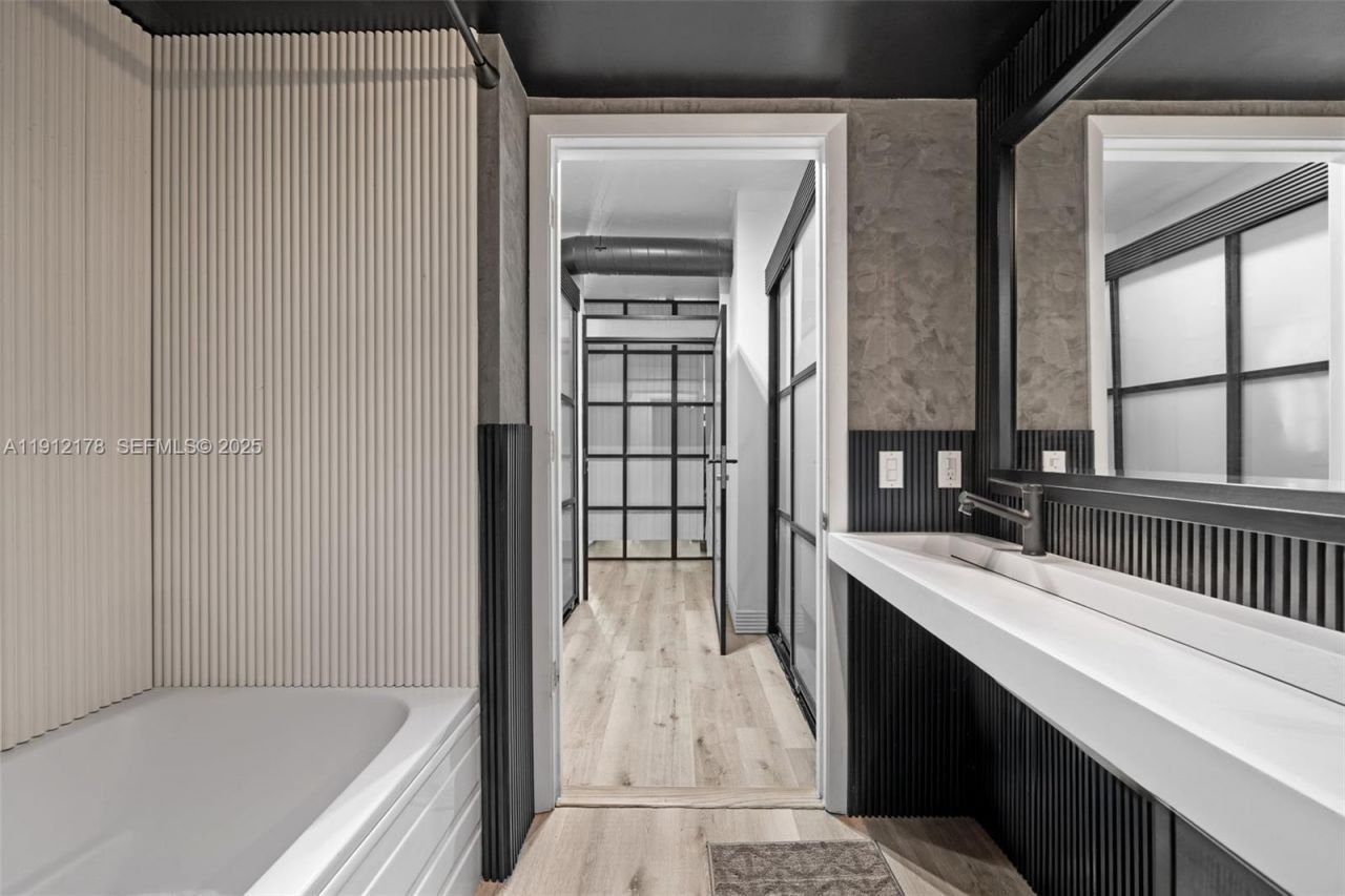 690 SW 1st Ct, Unit 2101, Miami, FL 33130 Photo