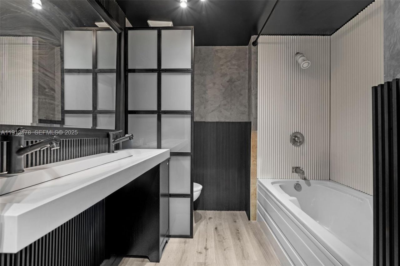 690 SW 1st Ct, Unit 2101, Miami, FL 33130 Photo