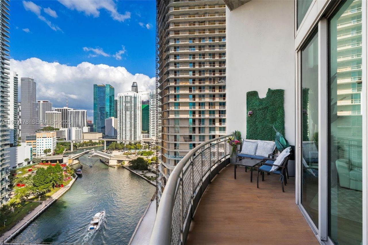 690 SW 1st Ct, Unit 2101, Miami, FL 33130 Photo