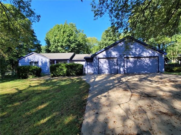 206 13th Avenue, Greenwood, MO 64034