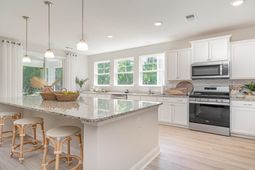 245 Konik St. photo 4