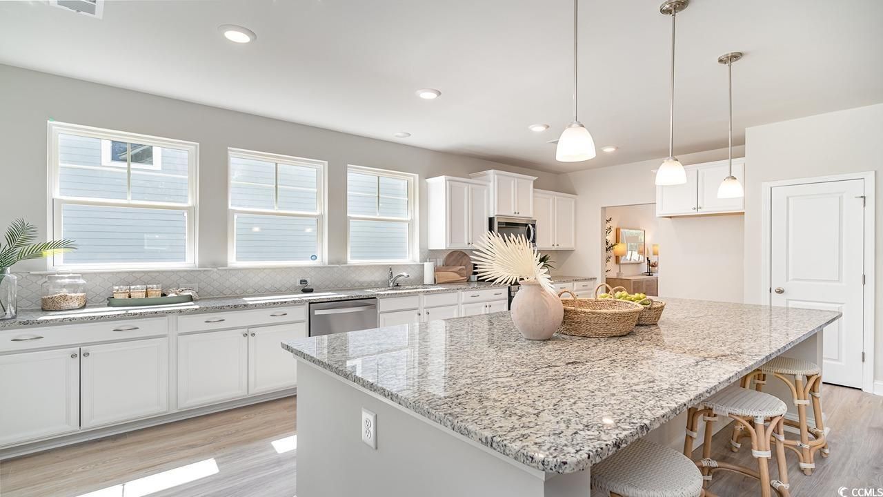 245 Konik St. Photo 5