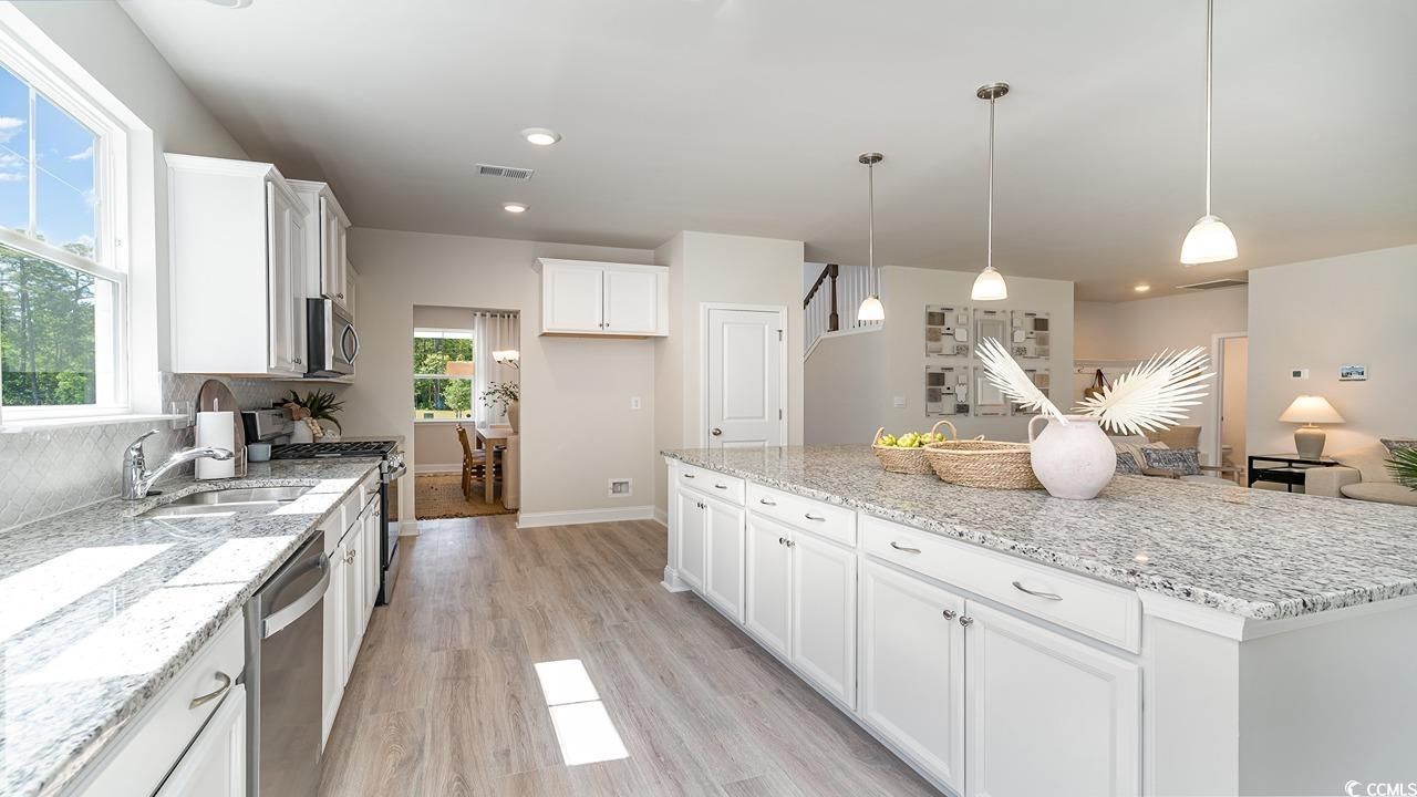 245 Konik St. Photo 6