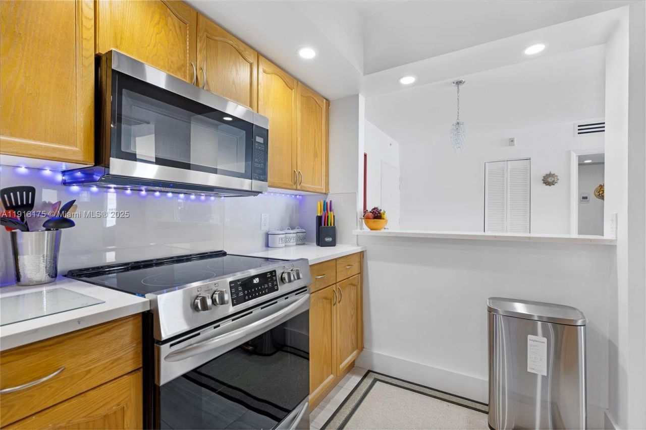 5600 Collins Ave, Unit 8Y, Miami Beach, FL 33140 Photo