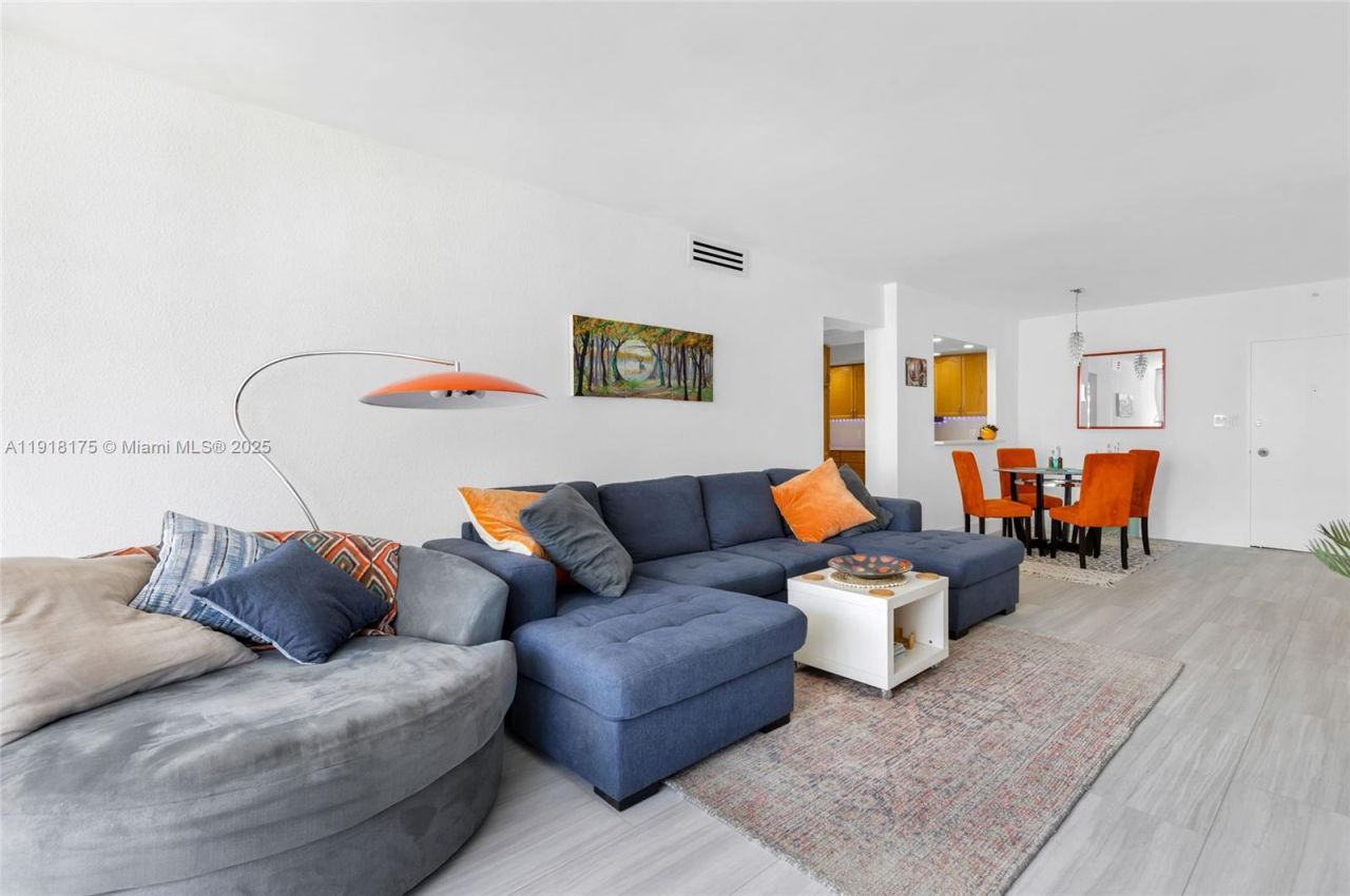 5600 Collins Ave, Unit 8Y, Miami Beach, FL 33140 Photo