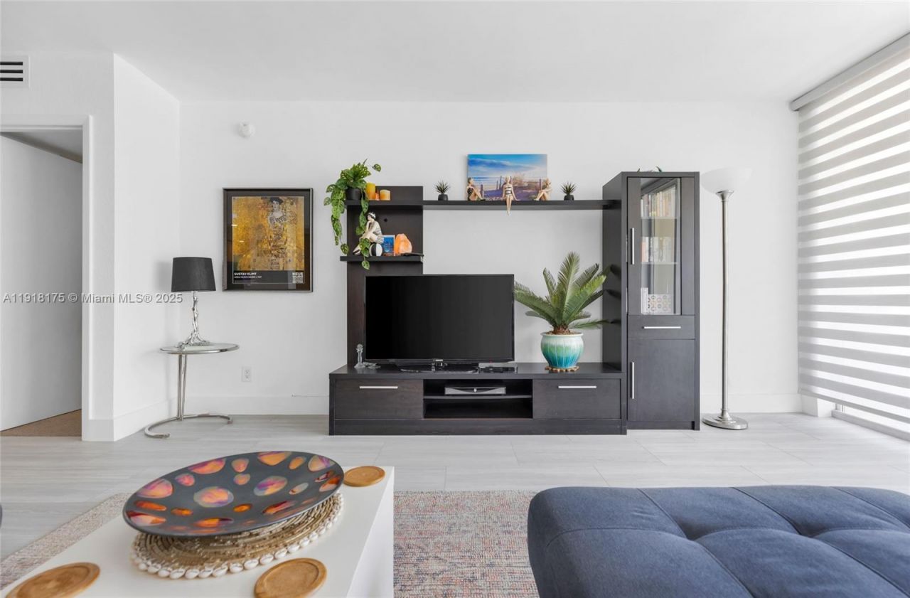 5600 Collins Ave, Unit 8Y, Miami Beach, FL 33140 Photo