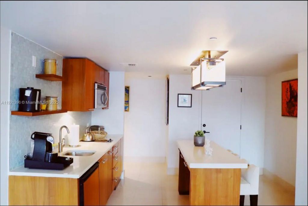 6801 Collins Ave, Unit 315, Miami Beach, FL 33141 Photo